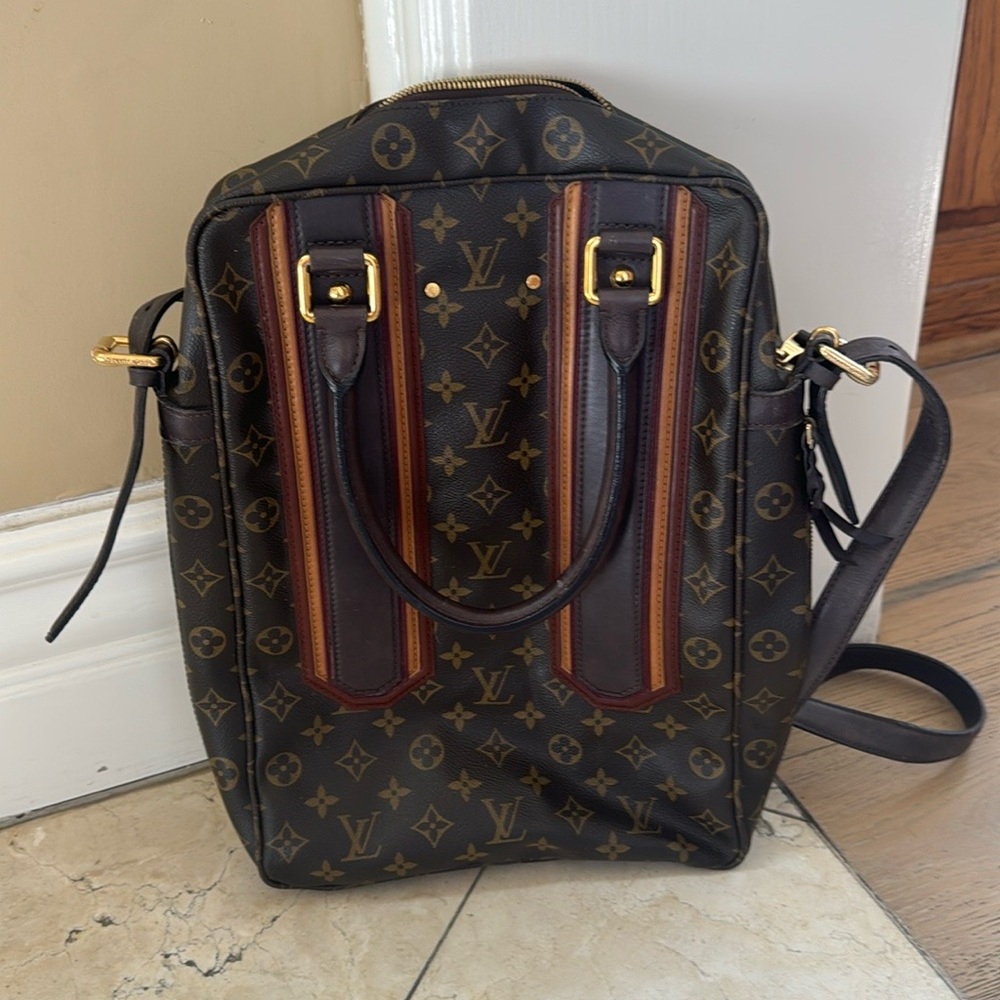 LOUIS VUITTON (authentic) travel tote